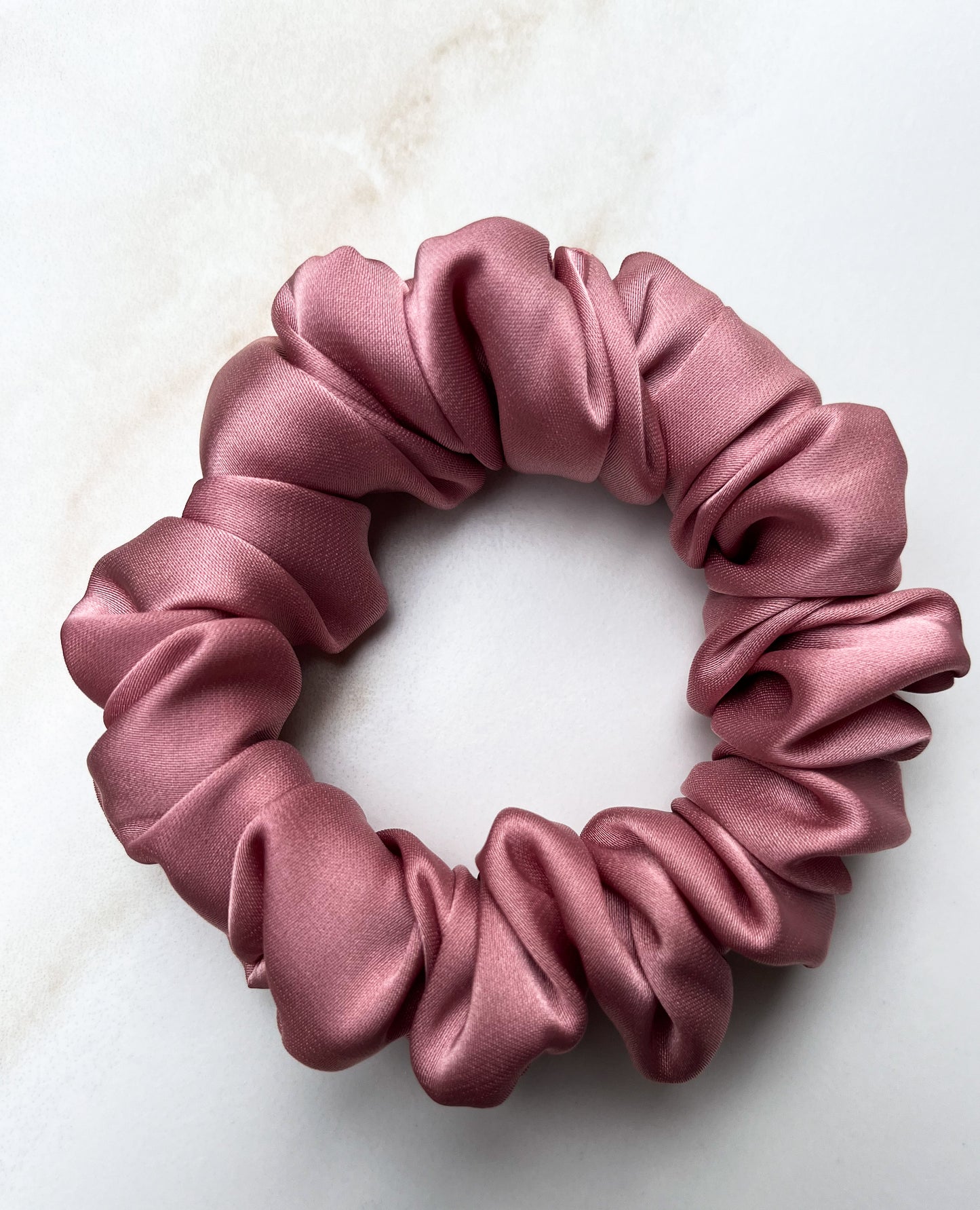 Armani šilko plaukų gumelė