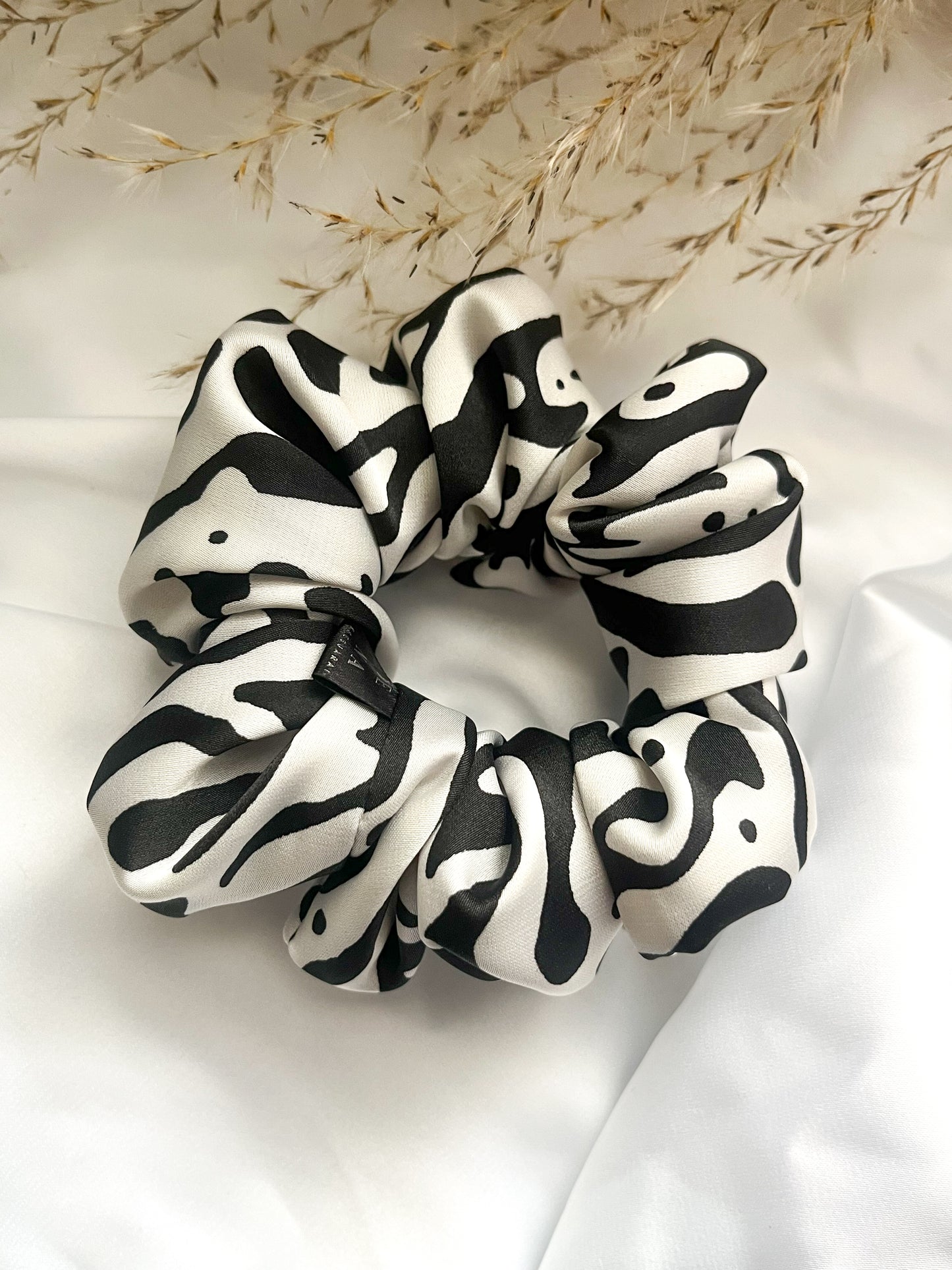 Armani šilko plaukų gumelė black white