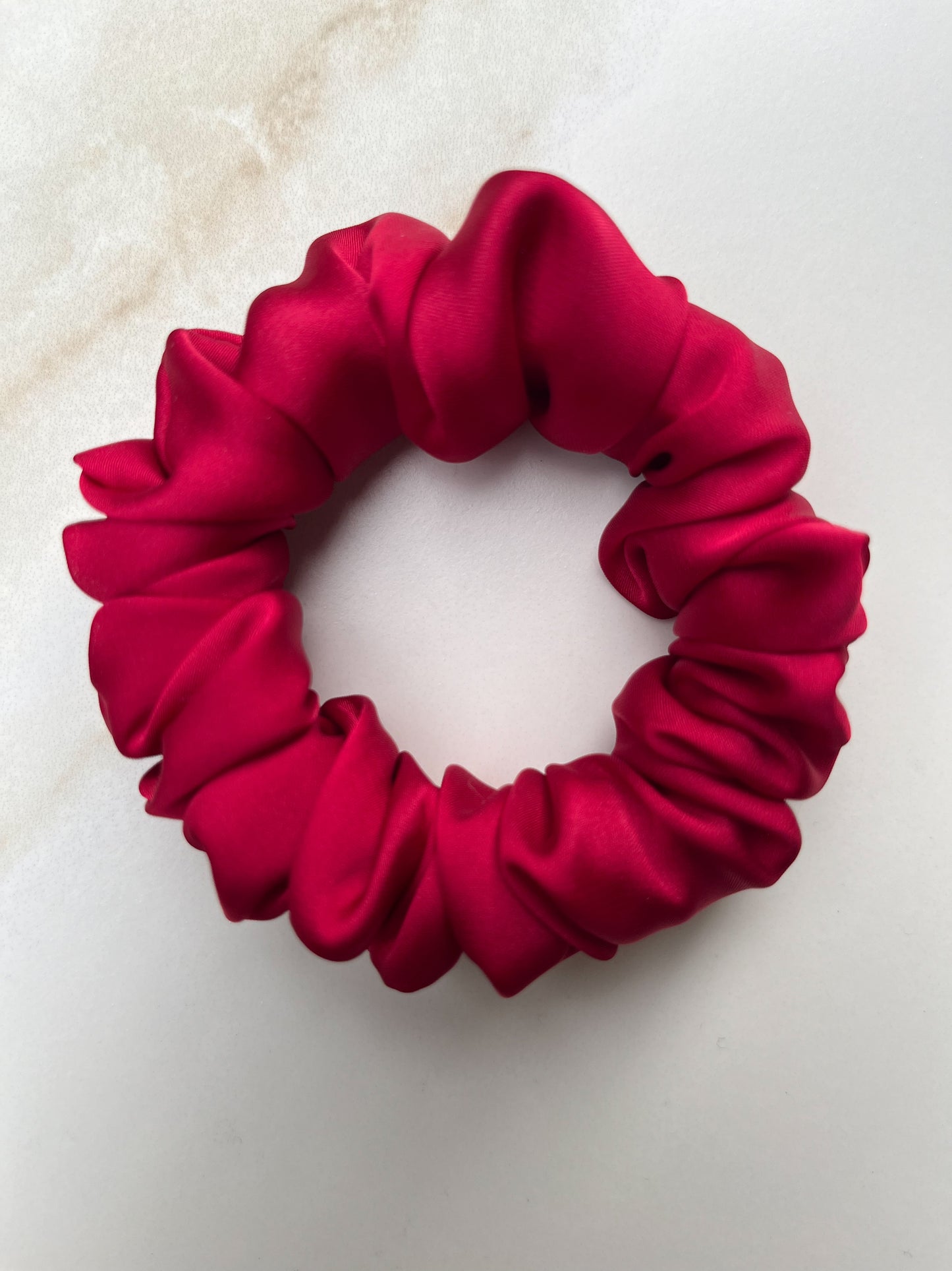 Armani šilko plaukų gumelė