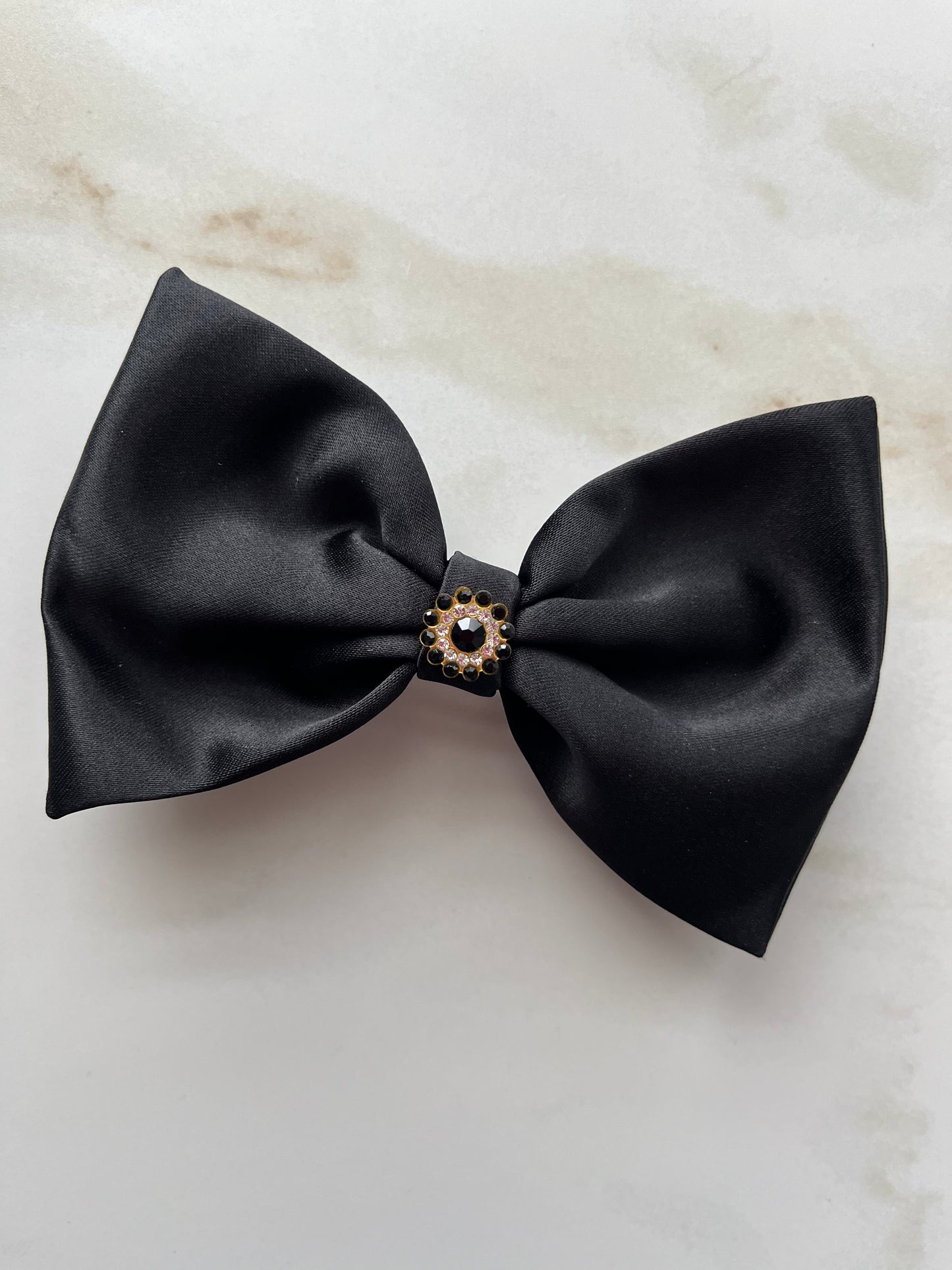 Dekoruotas juodas plaukų kaspinas