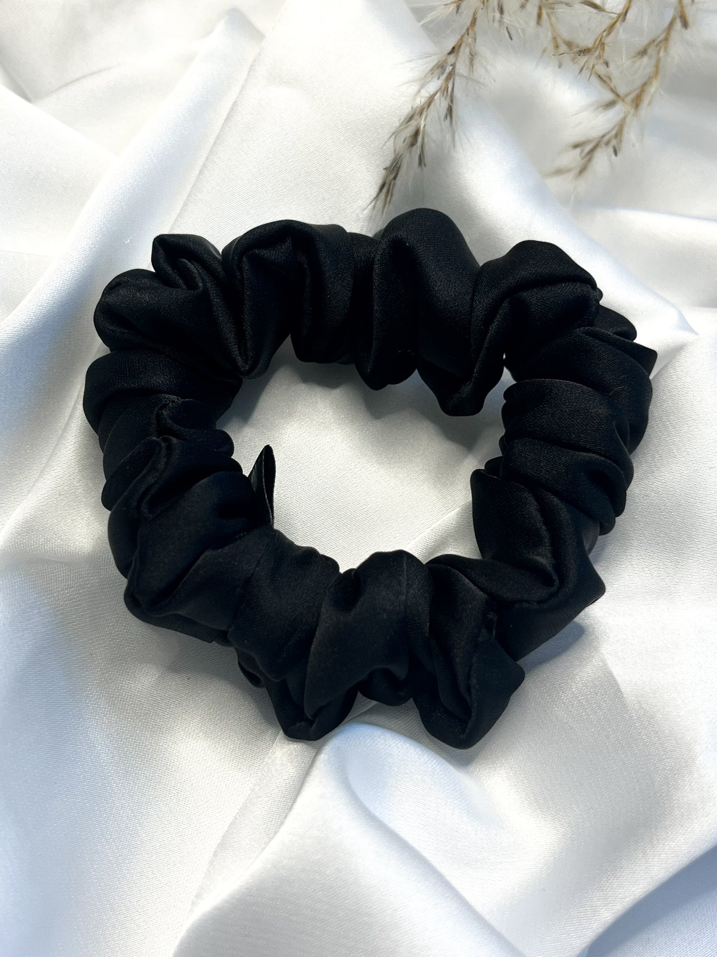 Armani šilko plaukų gumelė